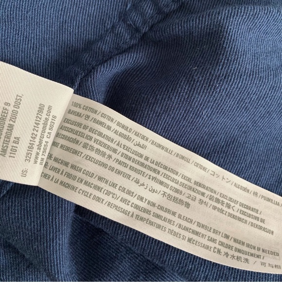 Hollister Long Sleeve Button Down Shirt | Size M - Picture 3 of 4